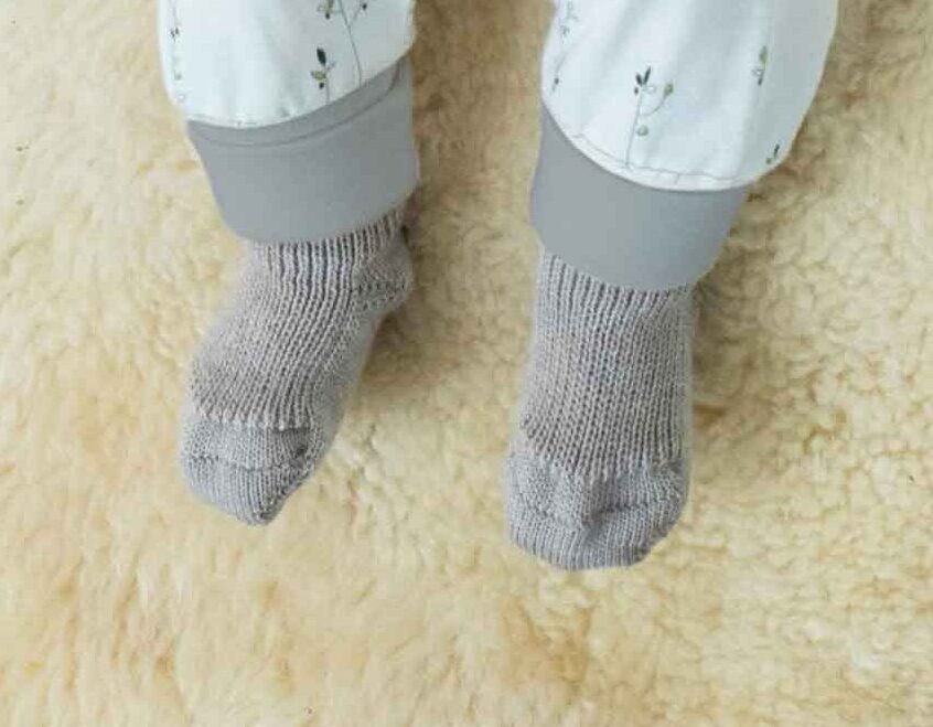 Dejlig jern sy Sokker til baby i ren ubehandlet uld - Fås i flere størrelser